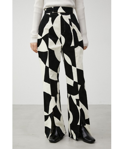 AZUL by moussy(アズールバイマウジー)の「GEOMETRIC FLARE PT/ジオメトリックフレアーパンツ(その他パンツ・レディース・ブラウン系その他/ホワイト系その他・SMALL/MEDIUM)」の6枚目の写真