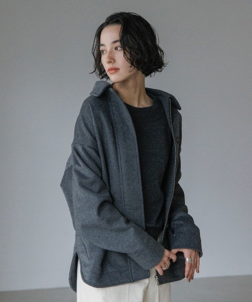 TENTO(テント)の「ステンカラー ビーバーショートコート(ステンカラーコート・レディース・ベージュ/チャコールグレー・38/36)」の4枚目の写真