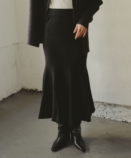 Kari & lili(カウリアンドリィリィ)の「mermaid knit sk(スカート・レディース・ダークグレー/ブラック/ベージュ・FREE)」の2枚目の写真