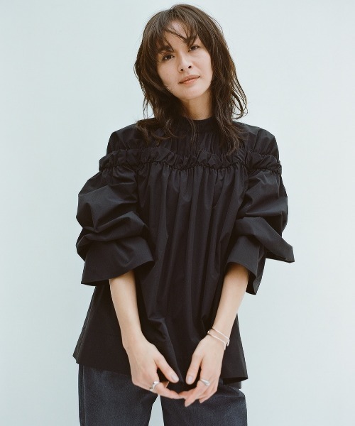 emmi(エミ)の「【emmi atelier】デザインブラウス(シャツ/ブラウス・レディース・ホワイト/ブラック・FREE)」の2枚目の写真