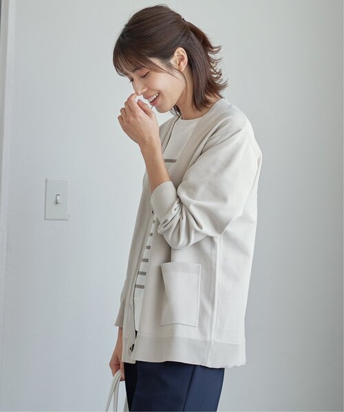 ikka（イッカ）の「GOKU楽 Vネックニットカーディガン（カーディガン/ボレロ・レディース・グリーン/ライトグレー/ネイビー・M/L）」の4枚目の写真