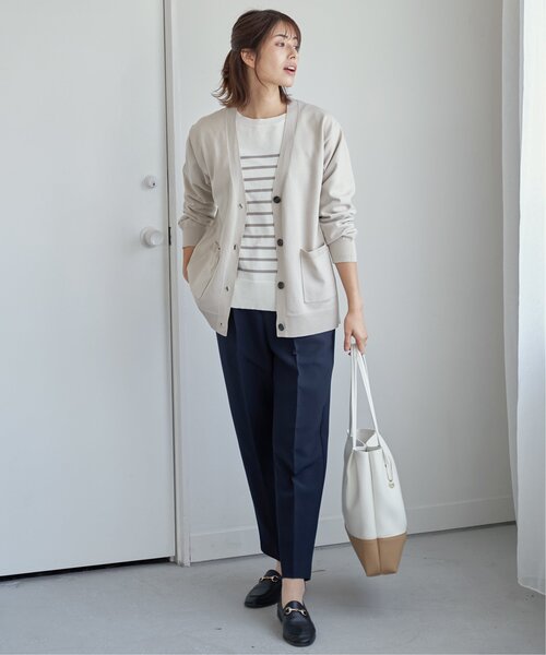 ikka（イッカ）の「GOKU楽 Vネックニットカーディガン（カーディガン/ボレロ・レディース・グリーン/ライトグレー/ネイビー・M/L）」の5枚目の写真