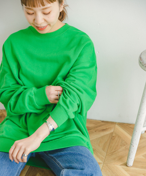 ITEMS URBANRESEARCH(アイテムズ アーバンリサーチ)の「カラースウェットオーバーサイズプルオーバー(スウェット・メンズ・イエロー/オフホワイト/ブルー/ブラック/グリーン/レッド・MEDIUM/LARGE)」の4枚目の写真
