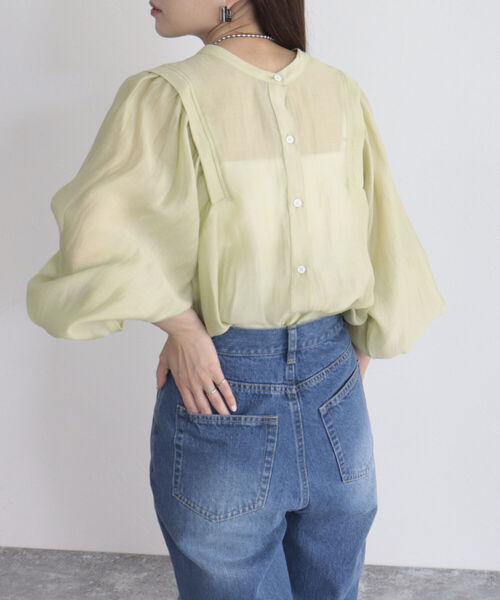 fredy emue(フレディエミュ)の「前開きギャザースリーブブラウス(シャツ/ブラウス・レディース・ブラック/アイボリー/サックスブルー/ラベンダー/ライトグリーン・38)」の3枚目の写真