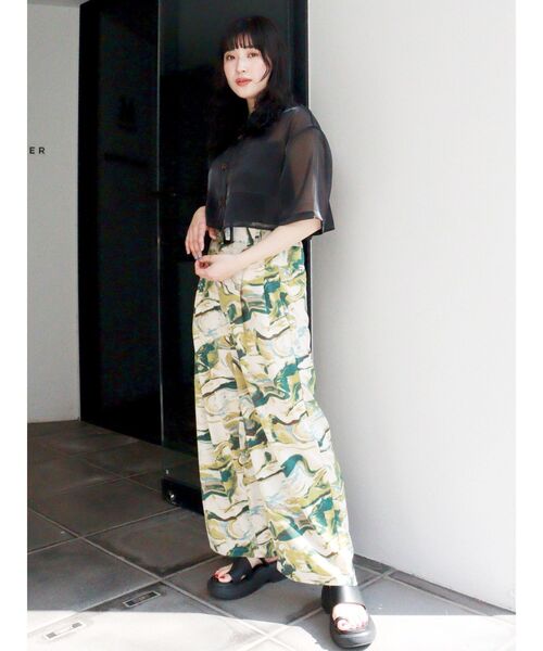 MURUA（ムルーア）の「ハーフスリーブシャイニーシアーシャツ（シャツ/ブラウス・レディース・ホワイト/ブラック/カーキ・FREE）」の13枚目の写真