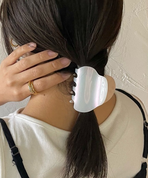 tone(トーン)の「【Kukulu TOKYO】ツートン ハート バンスクリップ(バレッタ/ヘアクリップ・レディース・ホワイト系その他/グリーン系その他/グレー系その他/オレンジ系その他/ピンク系その他/パープル系その他/ブラウン系その他・FREE)」の6枚目の写真