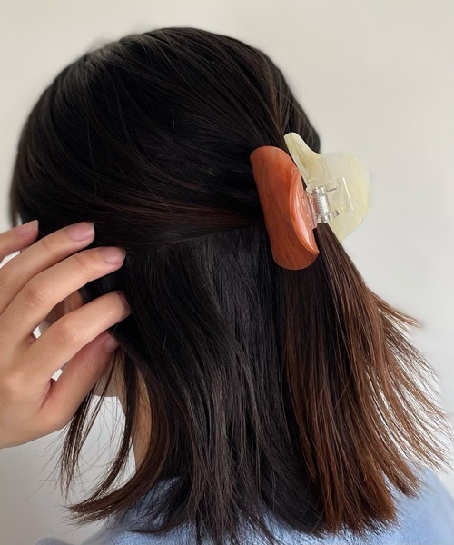 tone(トーン)の「【Kukulu TOKYO】ツートン ハート バンスクリップ(バレッタ/ヘアクリップ・レディース・ホワイト系その他/グリーン系その他/グレー系その他/オレンジ系その他/ピンク系その他/パープル系その他/ブラウン系その他・FREE)」の7枚目の写真