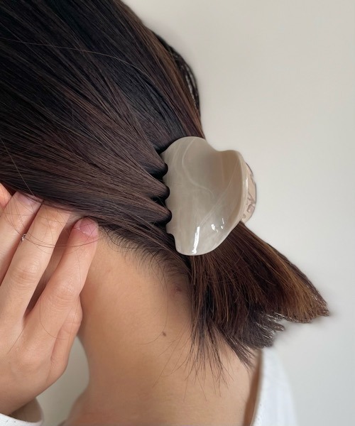 tone(トーン)の「【Kukulu TOKYO】ツートン ハート バンスクリップ(バレッタ/ヘアクリップ・レディース・ホワイト系その他/グリーン系その他/グレー系その他/オレンジ系その他/ピンク系その他/パープル系その他/ブラウン系その他・FREE)」の21枚目の写真