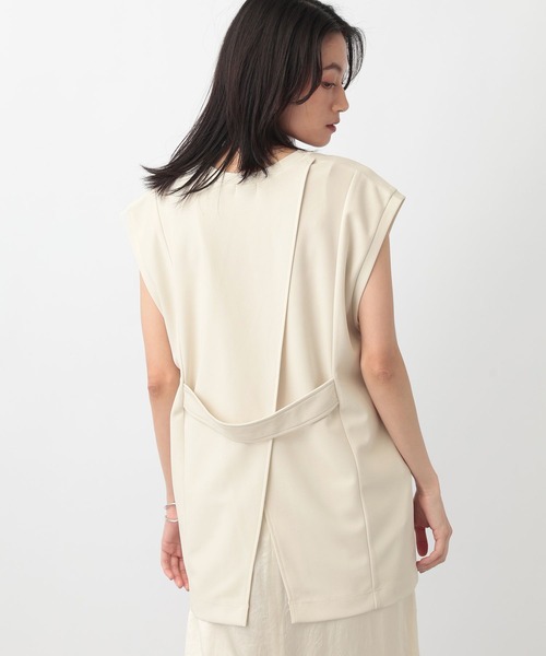 A part by（アパートバイ）の「カットVネックプルオーバーベスト（ベスト・レディース・ブラック/ブラウン/アイボリー・FREE）」の5枚目の写真