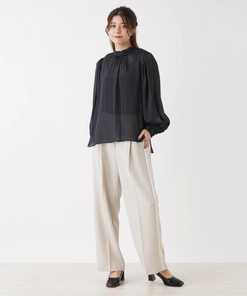 BEATRICE（ベアトリス）の「【BEATRICE】シルキーパフスリーブブラウス（シャツ/ブラウス・レディース・ブラウン/ブラック・2）」の15枚目の写真