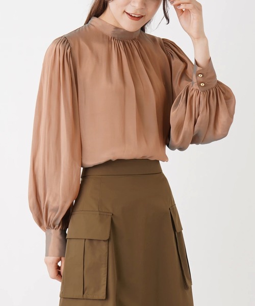 BEATRICE（ベアトリス）の「【BEATRICE】シルキーパフスリーブブラウス（シャツ/ブラウス・レディース・ブラウン/ブラック・2）」の2枚目の写真