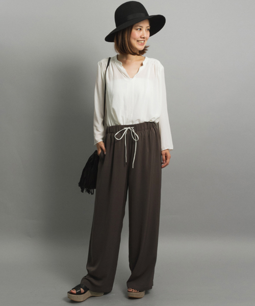 AMERICAN RAG CIE(アメリカンラグシー)の「AMERICAN RAG CIEピーチサテンワイドパンツ/211-LAN-B5303【WEB限定】(その他パンツ・レディース・ブルー/オリーブ/ブラック・FREE)」の10枚目の写真
