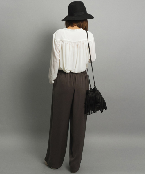 AMERICAN RAG CIE(アメリカンラグシー)の「AMERICAN RAG CIEピーチサテンワイドパンツ/211-LAN-B5303【WEB限定】(その他パンツ・レディース・ブルー/オリーブ/ブラック・FREE)」の17枚目の写真