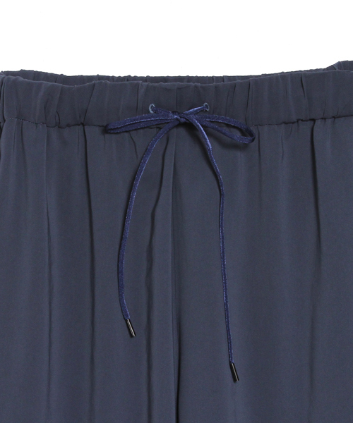 AMERICAN RAG CIE(アメリカンラグシー)の「AMERICAN RAG CIEピーチサテンワイドパンツ/211-LAN-B5303【WEB限定】(その他パンツ・レディース・ブルー/オリーブ/ブラック・FREE)」の6枚目の写真