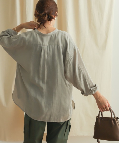 URBAN RESEARCH DOORS（アーバンリサーチドアーズ）の「ダブルガーゼバンドカラーシャツ（シャツ/ブラウス・レディース・チャコールグレー/ベージュ/ブルー・MEDIUM）」の6枚目の写真