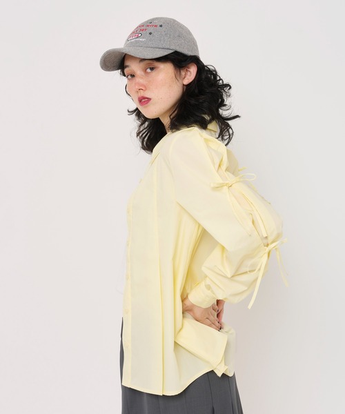 TINA:JOJUN(ティーナジョジュン)の「タックリボン袖 ブラウス TINA:JOJUN(シャツ/ブラウス・レディース・チャコール/クリーム/ホワイト・M)」の5枚目の写真