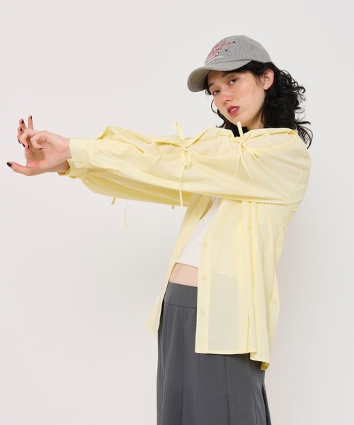 TINA:JOJUN(ティーナジョジュン)の「タックリボン袖 ブラウス TINA:JOJUN(シャツ/ブラウス・レディース・チャコール/クリーム/ホワイト・M)」の6枚目の写真