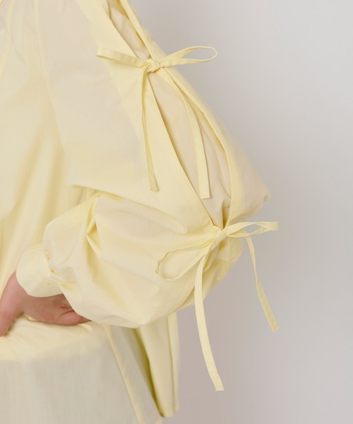 TINA:JOJUN(ティーナジョジュン)の「タックリボン袖 ブラウス TINA:JOJUN(シャツ/ブラウス・レディース・チャコール/クリーム/ホワイト・M)」の13枚目の写真