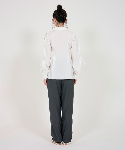 TINA:JOJUN(ティーナジョジュン)の「タックリボン袖 ブラウス TINA:JOJUN(シャツ/ブラウス・レディース・チャコール/クリーム/ホワイト・M)」の21枚目の写真