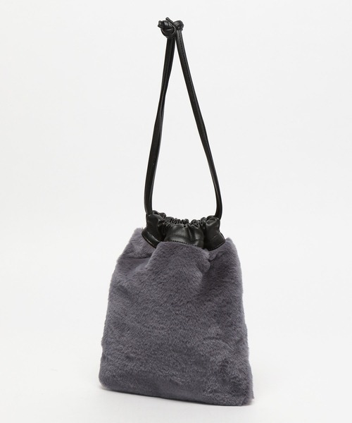 LAKOLE（ラコレ）の「フェイクファー巾着2WAYショルダー / 969652（ショルダーバッグ・レディース・ライトブルー/グレイッシュベージュ/レオパード/チャコールグレー・FREE）」の13枚目の写真