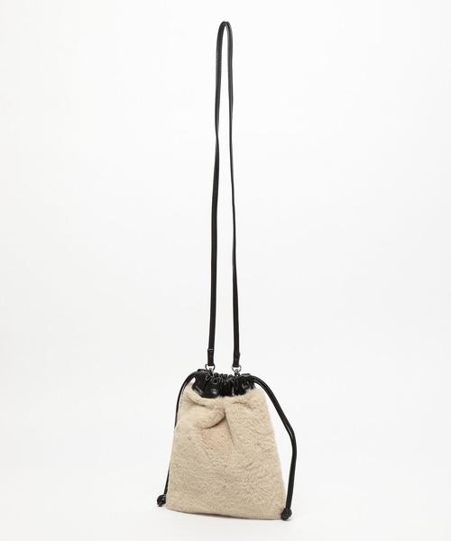 LAKOLE（ラコレ）の「フェイクファー巾着2WAYショルダー / 969652（ショルダーバッグ・レディース・ライトブルー/グレイッシュベージュ/レオパード/チャコールグレー・FREE）」の7枚目の写真