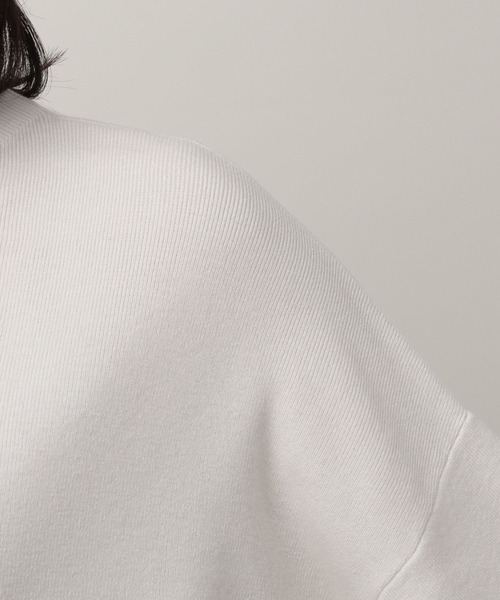 Elura(エルーラ)の「濃密なめらか袖コンニット(ニット/セーター・レディース・ブラック・MEDIUM/SMALL/LARGE)」の12枚目の写真