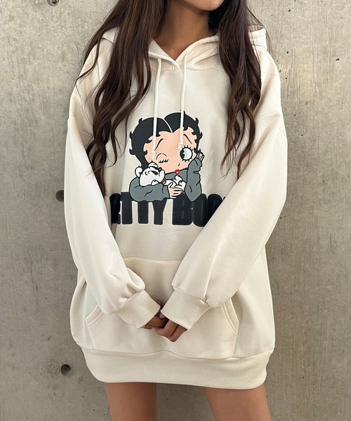 GLAMOROUS JANE（グラマラスジェーン）の「裏起毛BETTYBOOPAストリートプリントパーカー（パーカー・レディース・チャコールグレー/ブラック/アイボリー・FREE）」の6枚目の写真