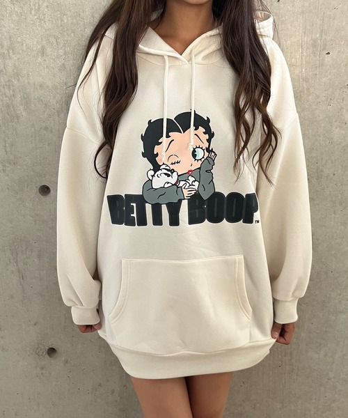 GLAMOROUS JANE（グラマラスジェーン）の「裏起毛BETTYBOOPAストリートプリントパーカー（パーカー・レディース・チャコールグレー/ブラック/アイボリー・FREE）」の7枚目の写真