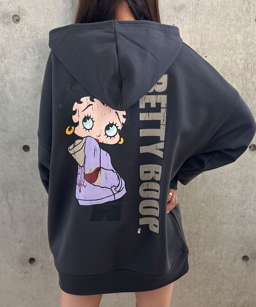 GLAMOROUS JANE（グラマラスジェーン）の「裏起毛BETTYBOOPAストリートプリントパーカー（パーカー・レディース・チャコールグレー/ブラック/アイボリー・FREE）」の4枚目の写真