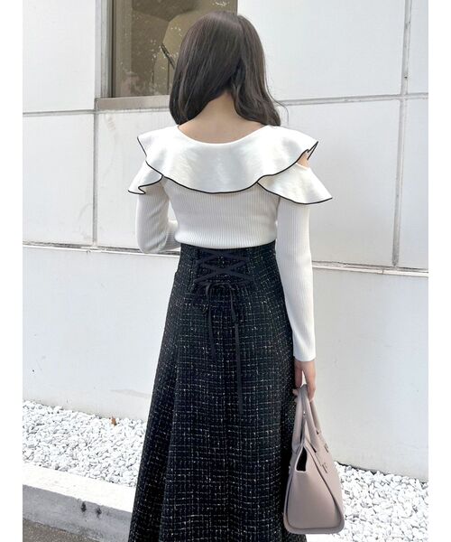 MERCURYDUO（マーキュリーデュオ）の「オープンショルダーラッフルニット（ニット/セーター・レディース・ベージュ/チャコールグレー/オフホワイト/その他/ブラック/その他1・FREE）」の15枚目の写真