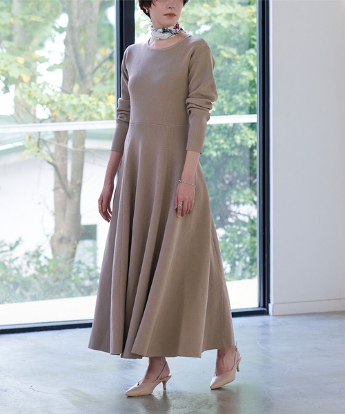 UR'S（ユアーズ）の「ﾗｳﾝﾄﾞﾈｯｸﾌﾚｱﾛﾝｸﾞﾆｯﾄﾜﾝﾋﾟｰｽ（ワンピース・レディース・グレイッシュベージュ/ネイビー/ブラック・M/S/L）」の3枚目の写真