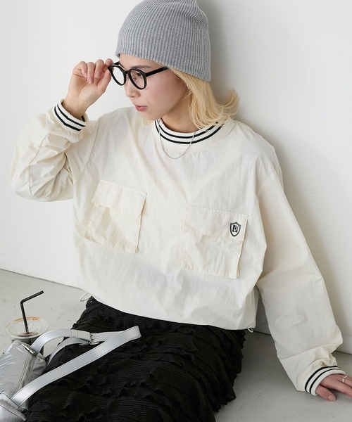 BONLECILL(ボンルシール)の「ラインリブエンブレム刺繍ドロストナイロンプルオーバー(その他トップス・レディース・ベージュ/ネイビー/ブラック/オフホワイト・FREE)」の12枚目の写真