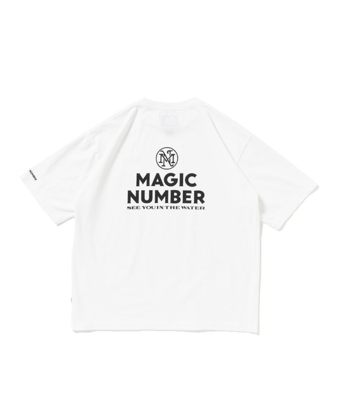 MAGIC NUMBER（マジック ナンバー）の「【MAGIC NUMBER】STOCK LOGO US COTTON T-SHIRT（Tシャツ/カットソー・メンズ・ホワイト/レッド/ブラック・MEDIUM/LARGE/X-LARGE）」の14枚目の写真