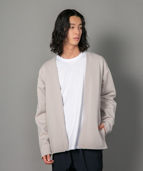 Blue Standard (ブルースタンダード)の「【BLUE STANDARD/ブルースタンダード】 ダンボール ボタンレスカーディガン(カーディガン/ボレロ・メンズ・ブラック/グリーン/ベージュ・MEDIUM/LARGE/X-LARGE)」の1枚目の写真