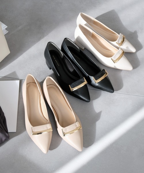 AmiAmi(アミアミ)の「ゴールドモチーフポインテッドトゥパンプス(パンプス・レディース・ブラック/アイボリー/グレイッシュベージュ・S/M/L/LL)」の12枚目の写真