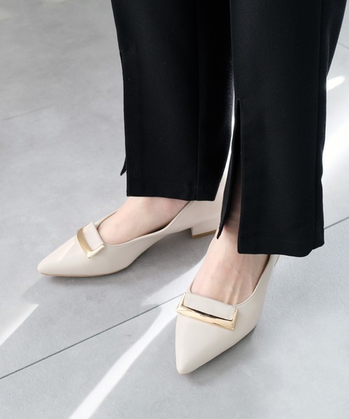 AmiAmi(アミアミ)の「ゴールドモチーフポインテッドトゥパンプス(パンプス・レディース・ブラック/アイボリー/グレイッシュベージュ・S/M/L/LL)」の4枚目の写真