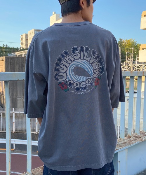 Quiksilver(クイックシルバー)の「QUIKSILVER/クイックシルバー Tシャツ 半袖 バックプリント クルーネック ルーズシルエット ピグメント加工 QST242005(Tシャツ/カットソー・メンズ・ネイビー/ホワイト/イエロー・M/L)」の3枚目の写真