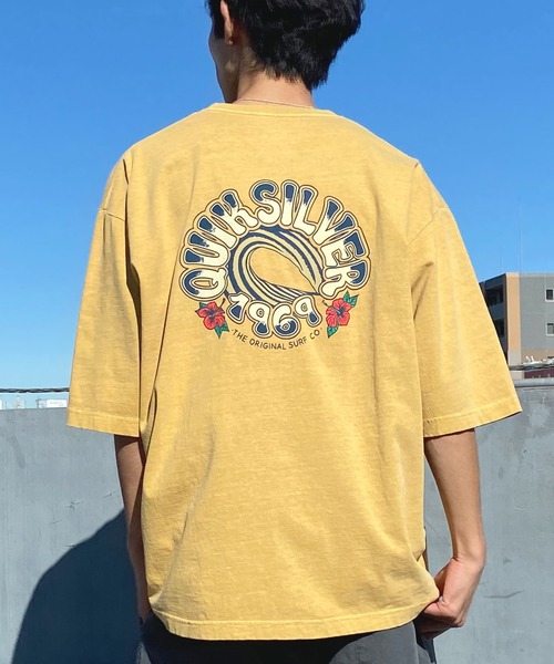 Quiksilver(クイックシルバー)の「QUIKSILVER/クイックシルバー Tシャツ 半袖 バックプリント クルーネック ルーズシルエット ピグメント加工 QST242005(Tシャツ/カットソー・メンズ・ネイビー/ホワイト/イエロー・M/L)」の1枚目の写真