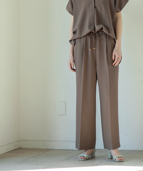 OPAQUE.CLIP(オペークドットクリップ)の「◆≪6color≫ 着丈が選べる!美脚イージーワイドパンツ/セットアップ対応【ストレッチ/防シワ/洗濯機洗い可】(その他パンツ・レディース・ベージュ/ブルー系その他/ライトグレー/グリーン系その他5/ダークブラウン系7/ブラック・42/40/38/36/34/03/02/01)」の3枚目の写真