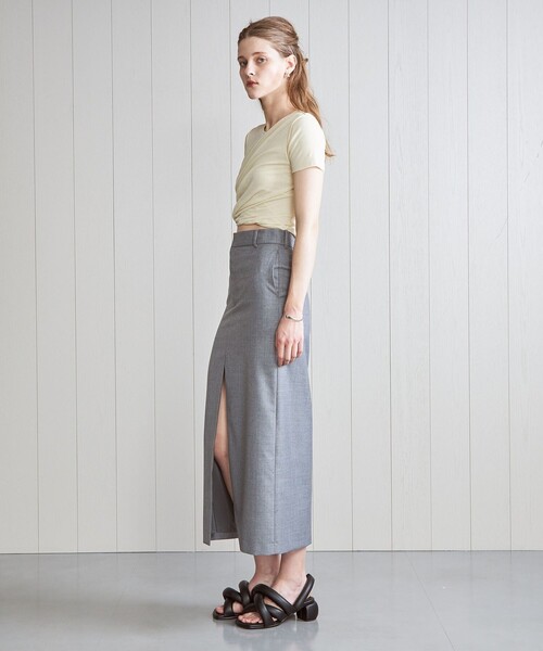 H　BEAUTY&YOUTH UNITED ARROWS（エイチビューティーアンドユースユナイテッドアローズ）の「＜H＞ツイストショートスリーブカットソー（Tシャツ/カットソー・レディース・ブラック/クリーム・FREE）」の4枚目の写真