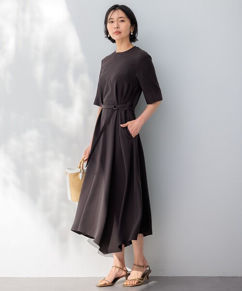 23区 L(ニジュウサンクオオキイサイズ)の「【撥水加工/洗える】キューティクルストレッチツイル イレギュラーヘム ワンピース(ワンピース・レディース・ブラック系/ネイビー系/ダークブラウン系・44/46/48)」の4枚目の写真