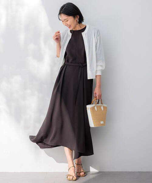 23区 L(ニジュウサンクオオキイサイズ)の「【撥水加工/洗える】キューティクルストレッチツイル イレギュラーヘム ワンピース(ワンピース・レディース・ブラック系/ネイビー系/ダークブラウン系・44/46/48)」の6枚目の写真
