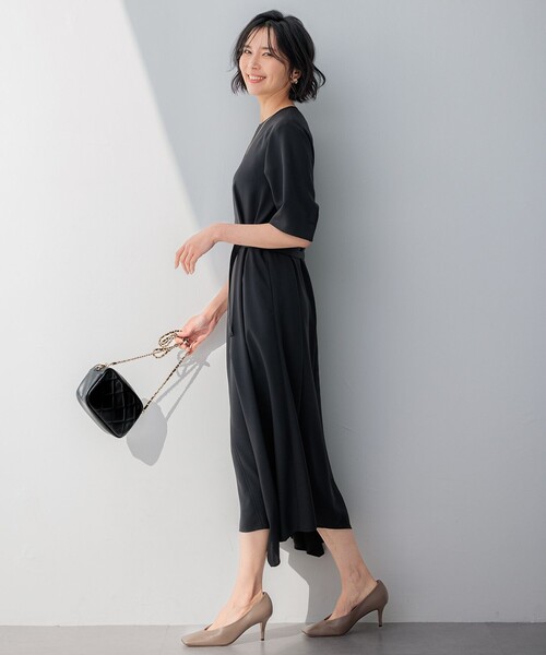23区 L(ニジュウサンクオオキイサイズ)の「【撥水加工/洗える】キューティクルストレッチツイル イレギュラーヘム ワンピース(ワンピース・レディース・ブラック系/ネイビー系/ダークブラウン系・44/46/48)」の8枚目の写真