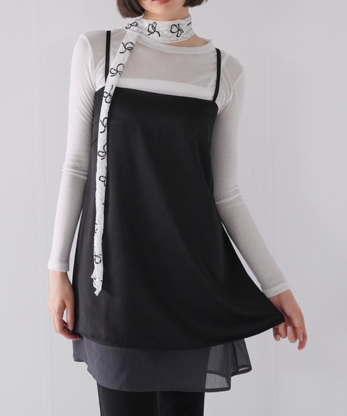 Uenui(ウニュイ)の「layered satin cami dress(ワンピース・レディース・ブラック/ホワイト・FREE)」の2枚目の写真