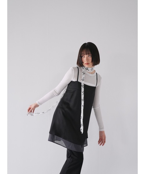 Uenui(ウニュイ)の「layered satin cami dress(ワンピース・レディース・ブラック/ホワイト・FREE)」の4枚目の写真
