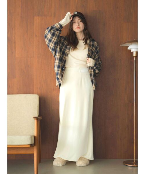 Ungrid（アングリッド）の「フィットロングスリーブTee（Tシャツ/カットソー・レディース・ネイビー/オフホワイト/ボルドー/イエロー・FREE）」の6枚目の写真