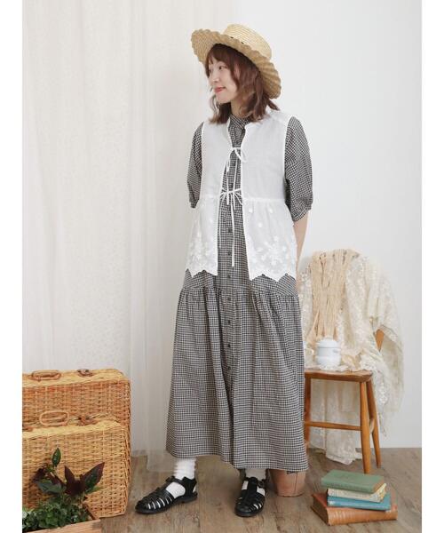 Samansa Mos2(サマンサ モスモス)の「【接触冷感】柄アソートティアードワンピース(ワンピース・レディース・キナリ/オフホワイト/レッド/ブラック/チャコールグレー/ブルー・F)」の8枚目の写真