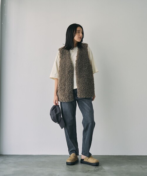 coen(コーエン)の「フェイクスエードクロッグサンダル(サンダル・レディース・ベージュ/ブラック・23.5cm/24.5cm)」の4枚目の写真