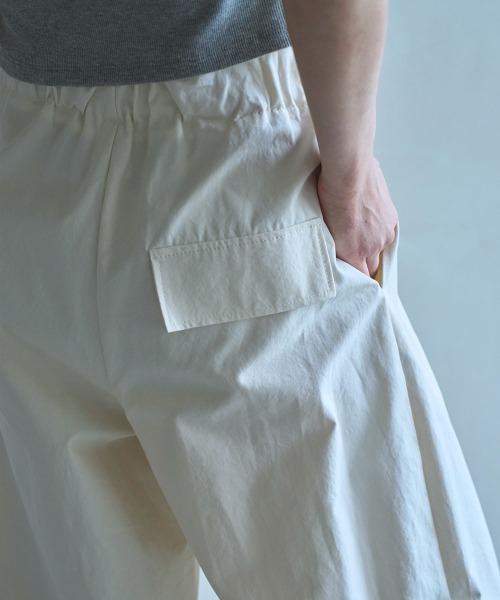 marjour（マージュール）の「CURVE COTTON PANTS（その他パンツ・レディース・ブラック/アイボリー・M）」の10枚目の写真