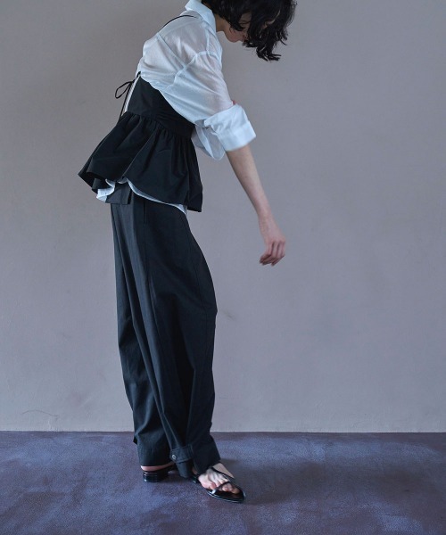marjour（マージュール）の「CURVE COTTON PANTS（その他パンツ・レディース・ブラック/アイボリー・M）」の18枚目の写真